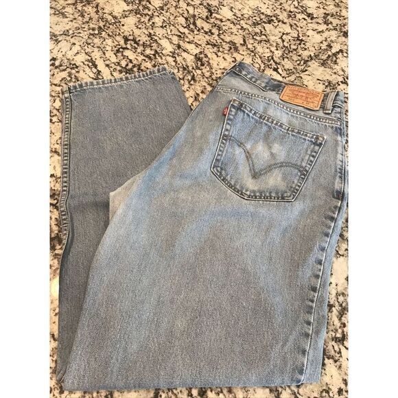 Vintage Levi's 560‎ Comfort Loose Fit 37x33 (tag 38x34) Distressed Tapered Leg - Picture 1 of 9